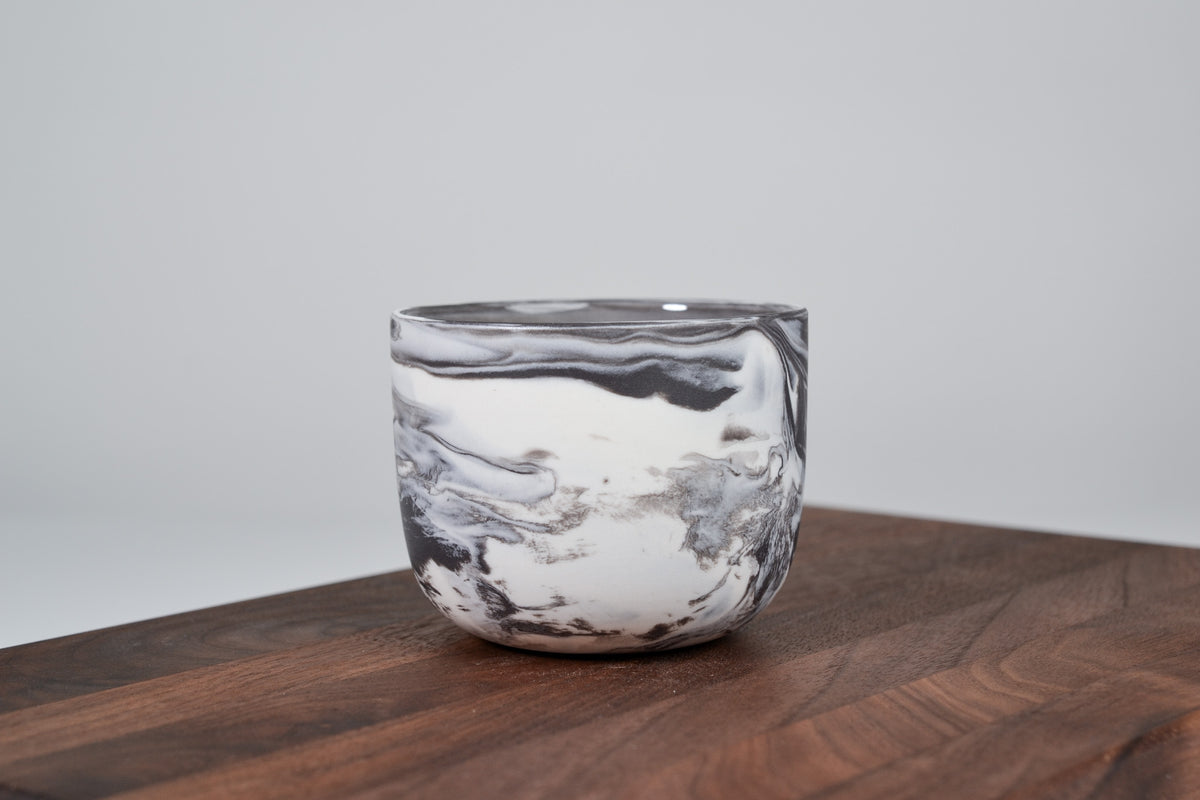 Let it flow. Porcelain cup. Dark chocolate - 200 ml