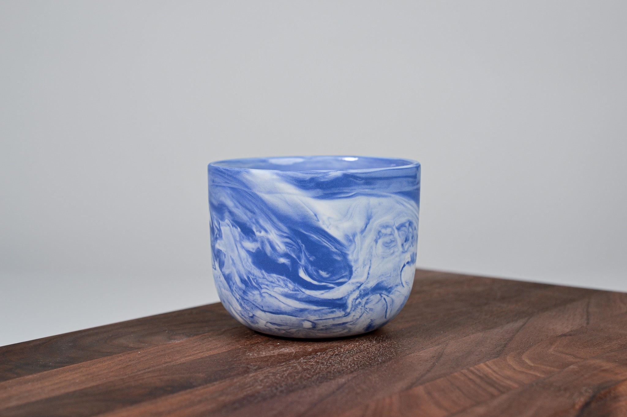 Kávový hrnek z porcelánu - Flow - modrý - 200 ml