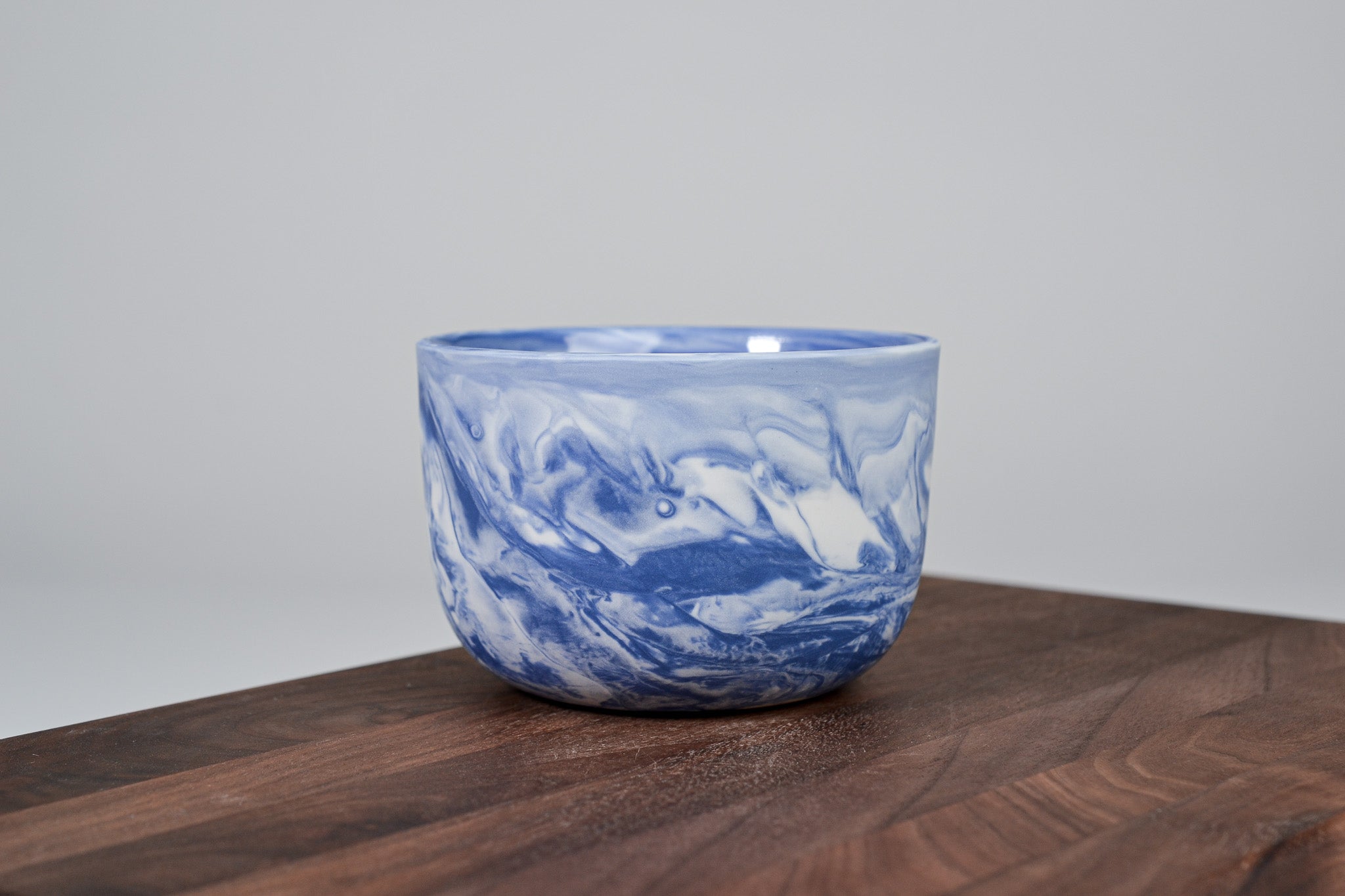 Kávový hrnek z porcelánu - Flow - 280 ml - modrý porcelán