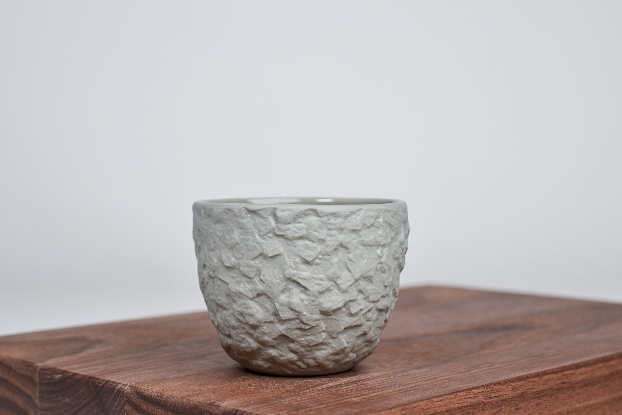 Strukturovaný kávový šálek, beton - 125 ml