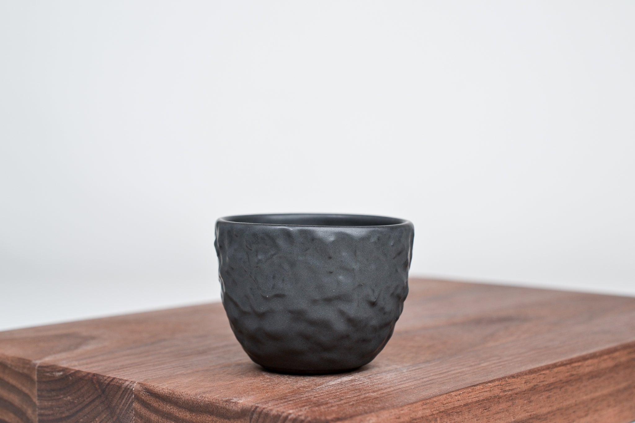 Textured coffee mug, matte black