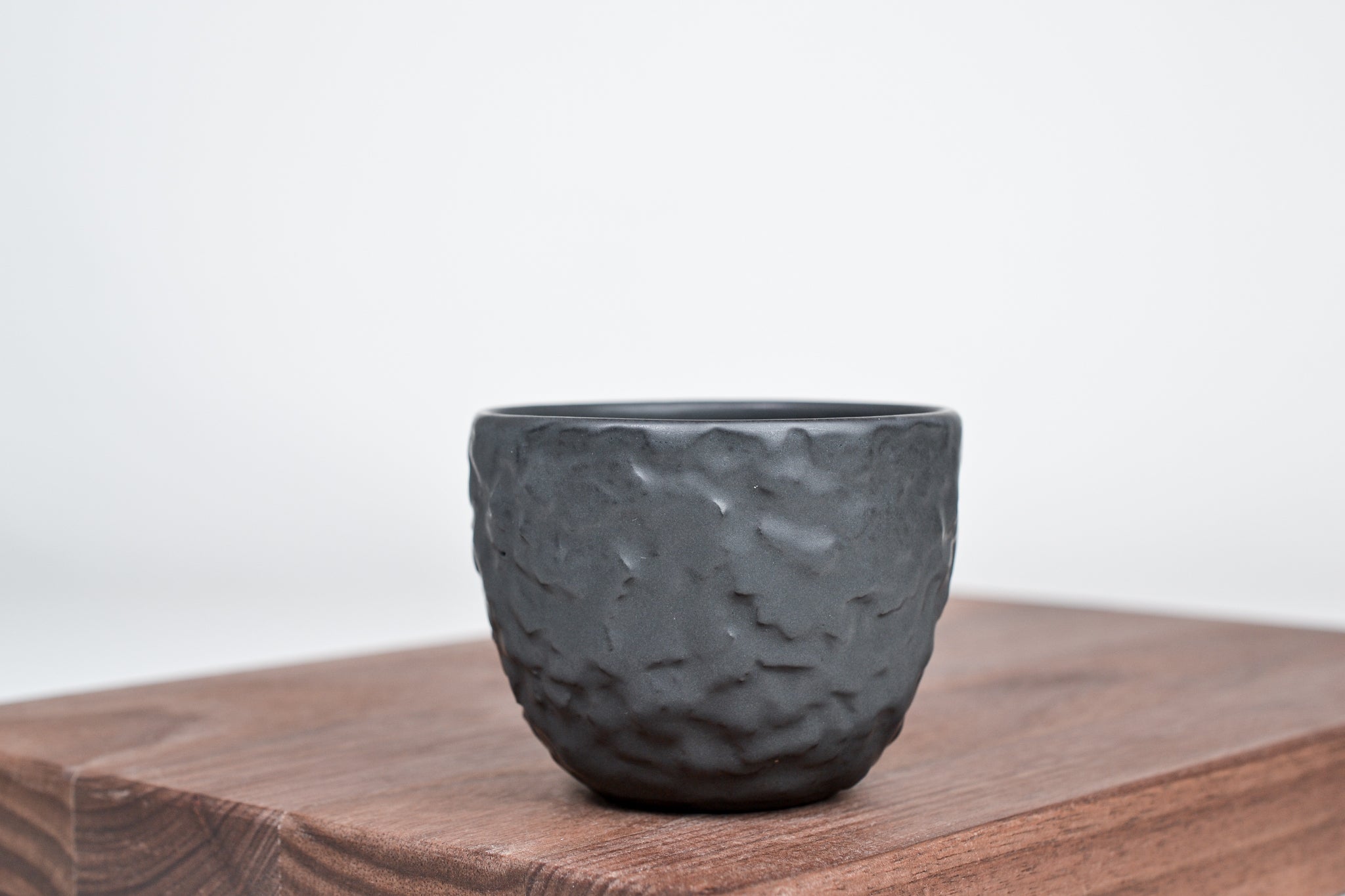 Textured coffee mug, matte black
