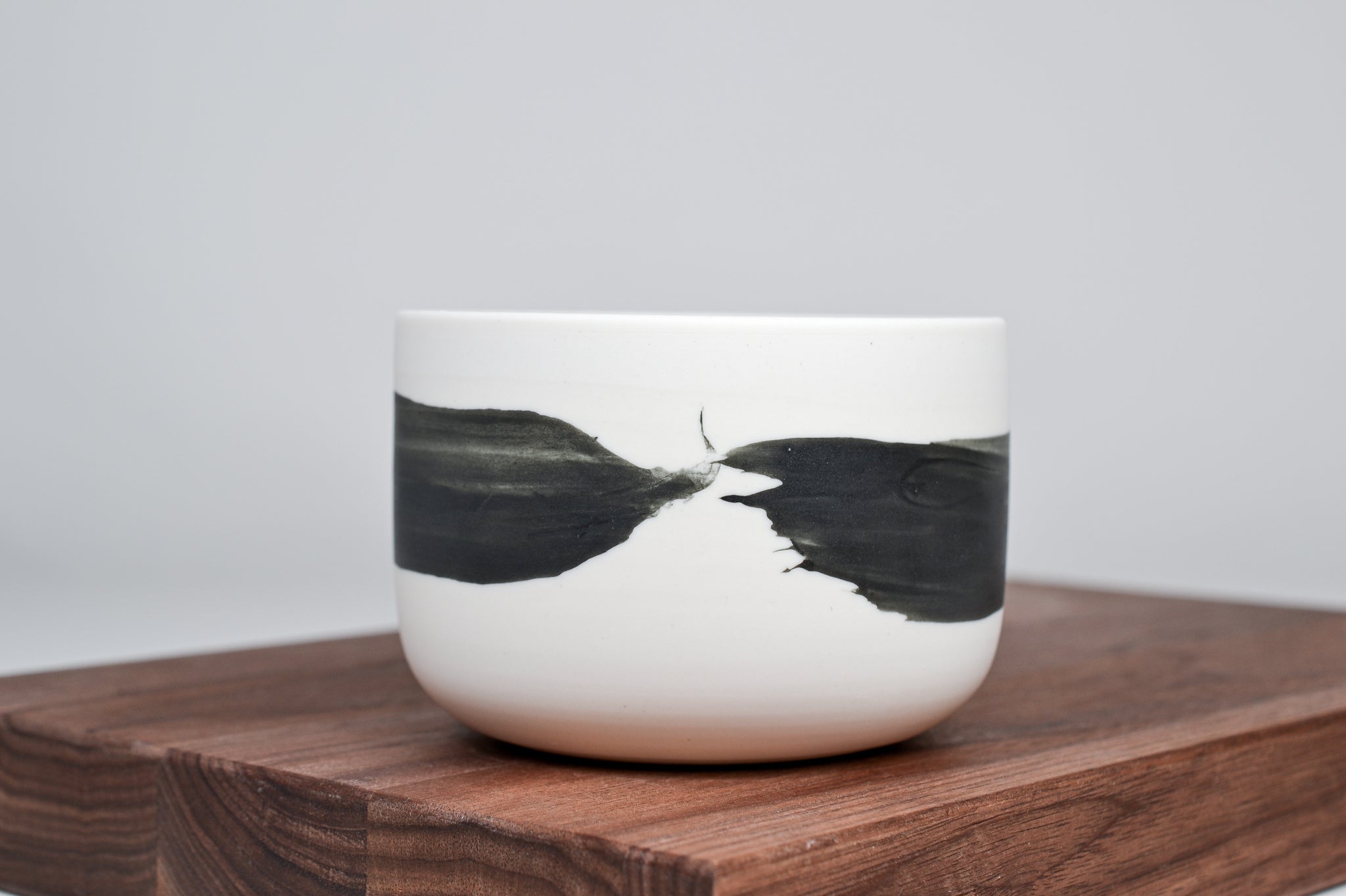 Černá linka - Minimalistický kávový hrnek - 300 ml