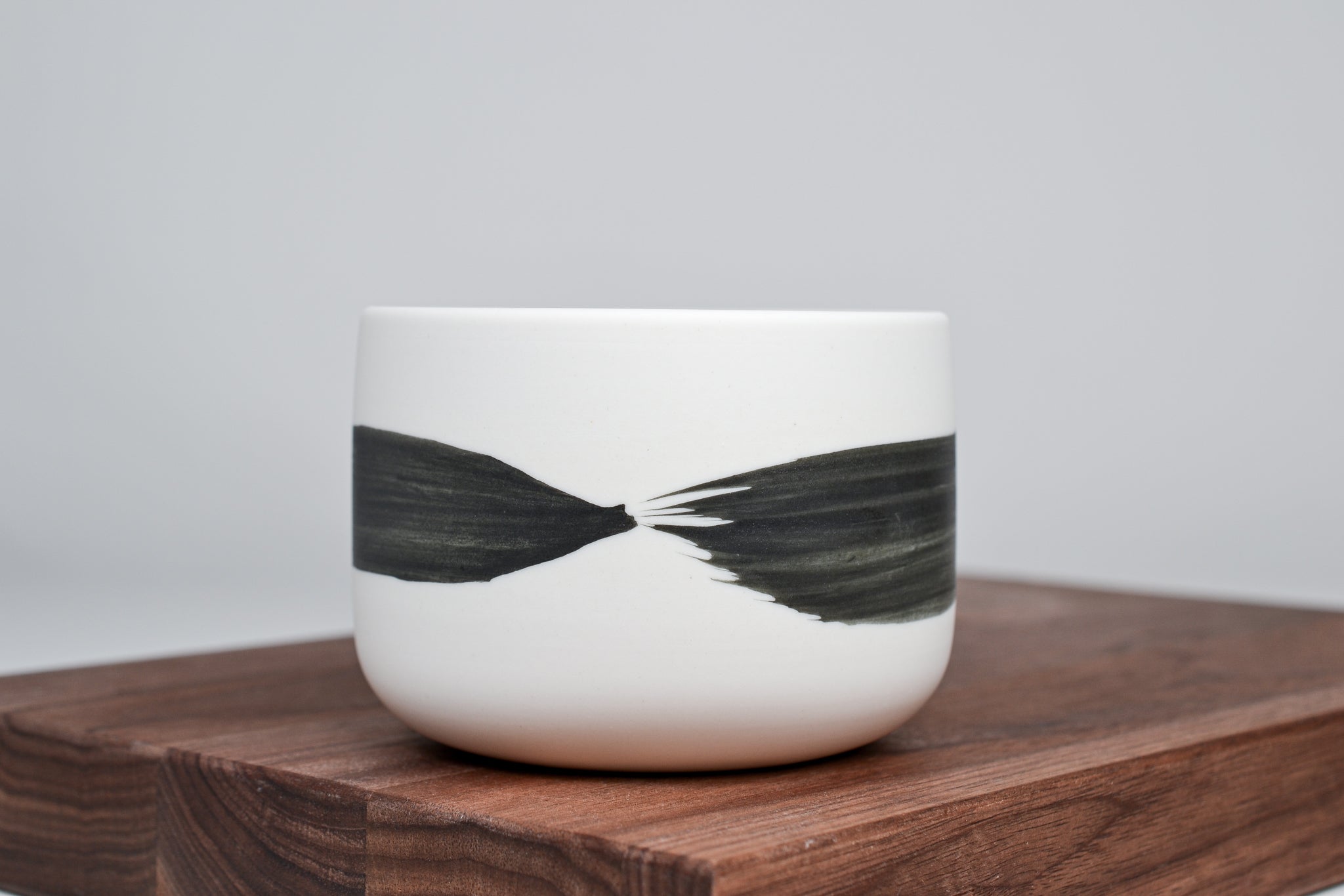 Černá linka - Minimalistický kávový hrnek - 300 ml