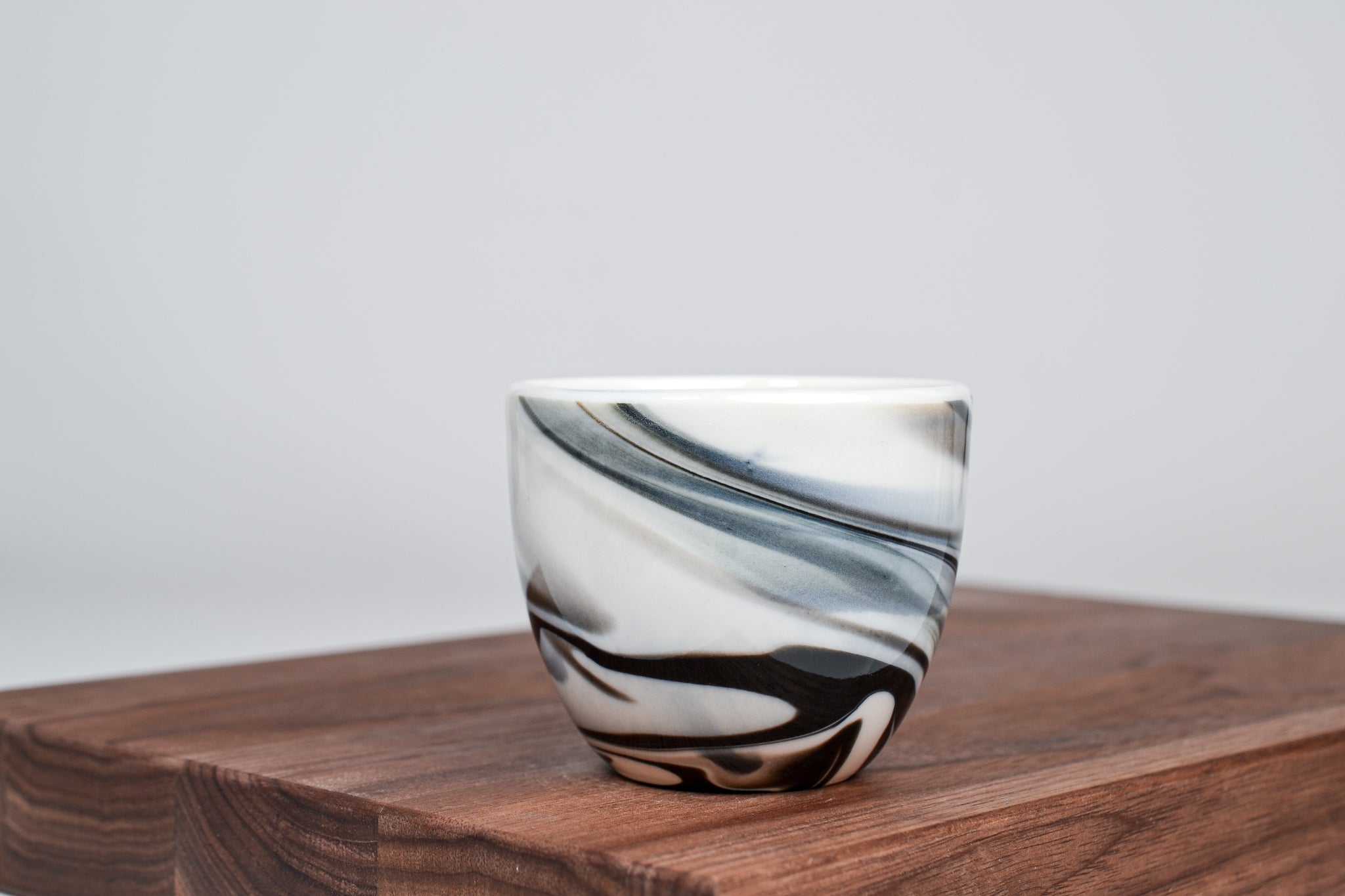 Smoke cup, white&black - 125ml glossy version
