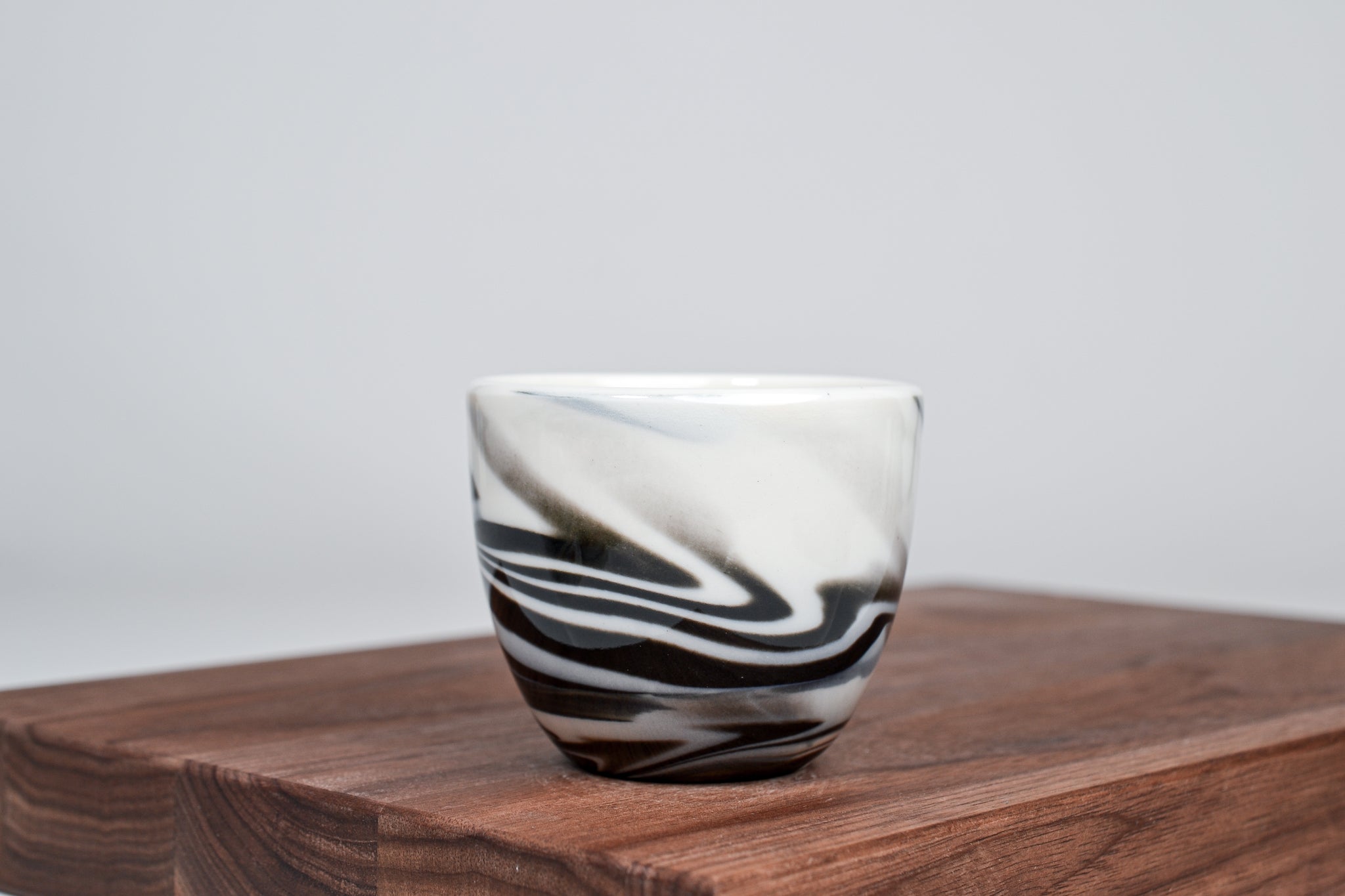 Smoke cup, white&black - 125ml glossy version