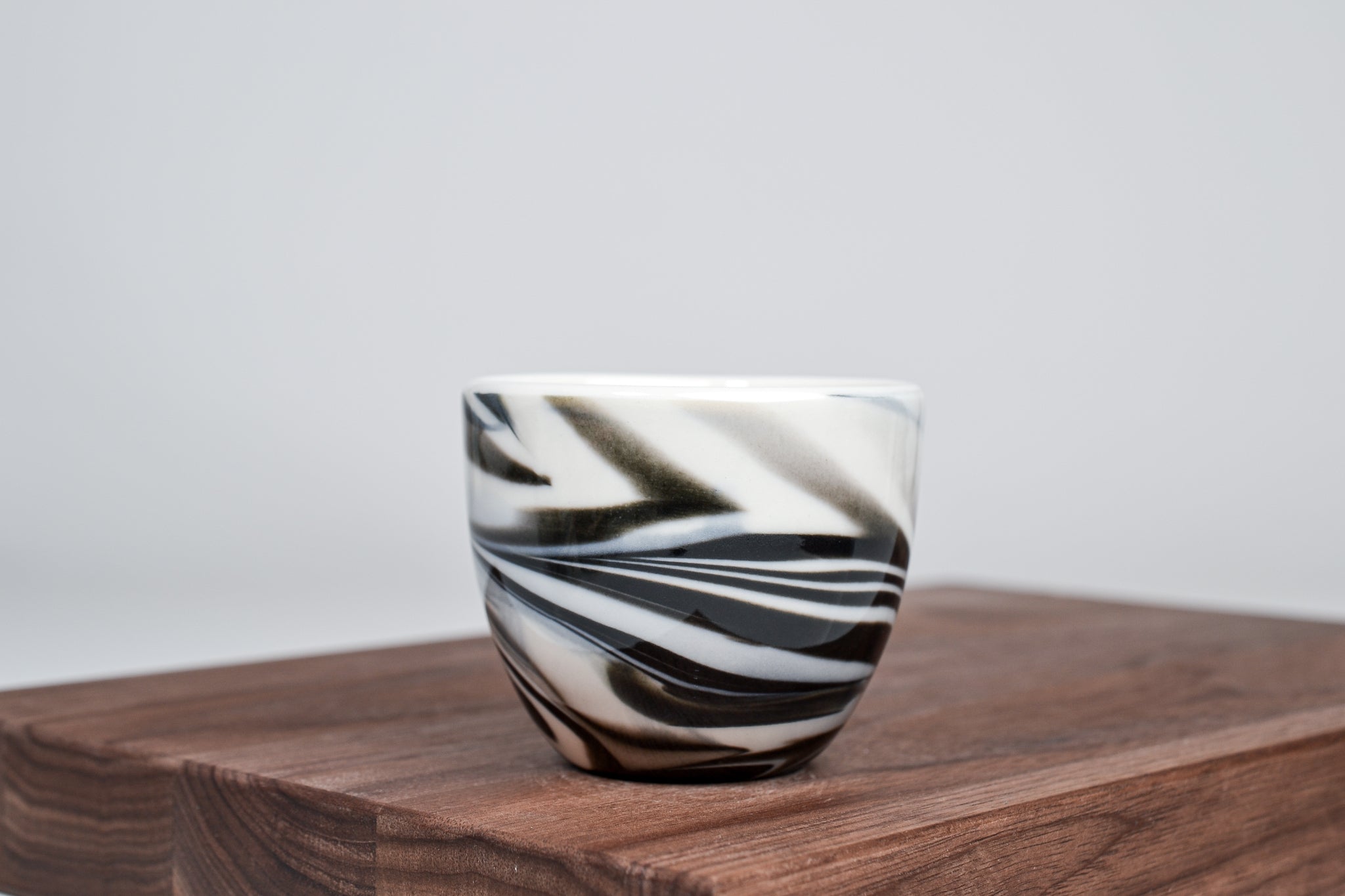Smoke cup, white&black - 125ml glossy version