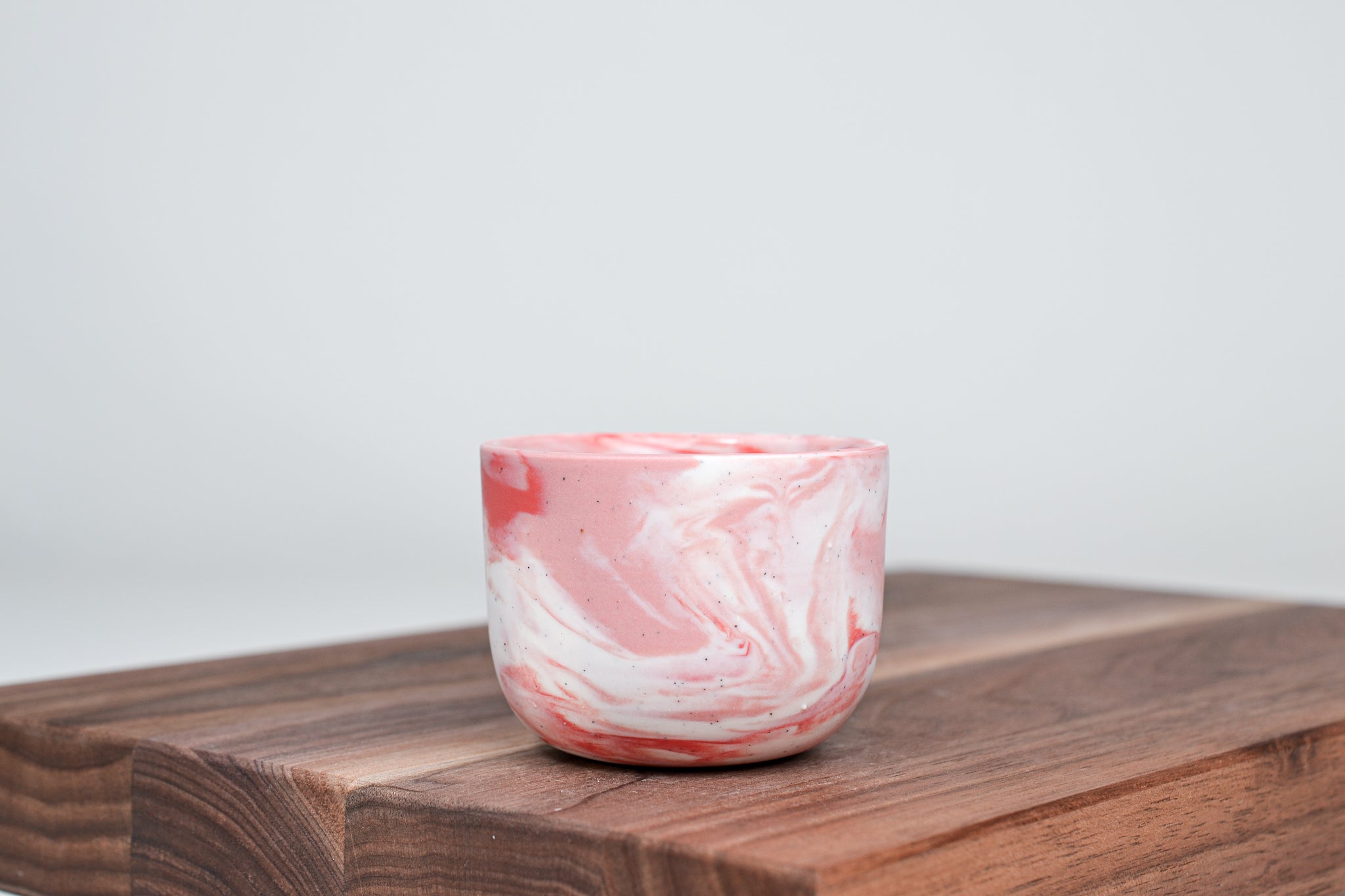Nechte to plynout. Hrnek z růžového porcelánu - 80ml
