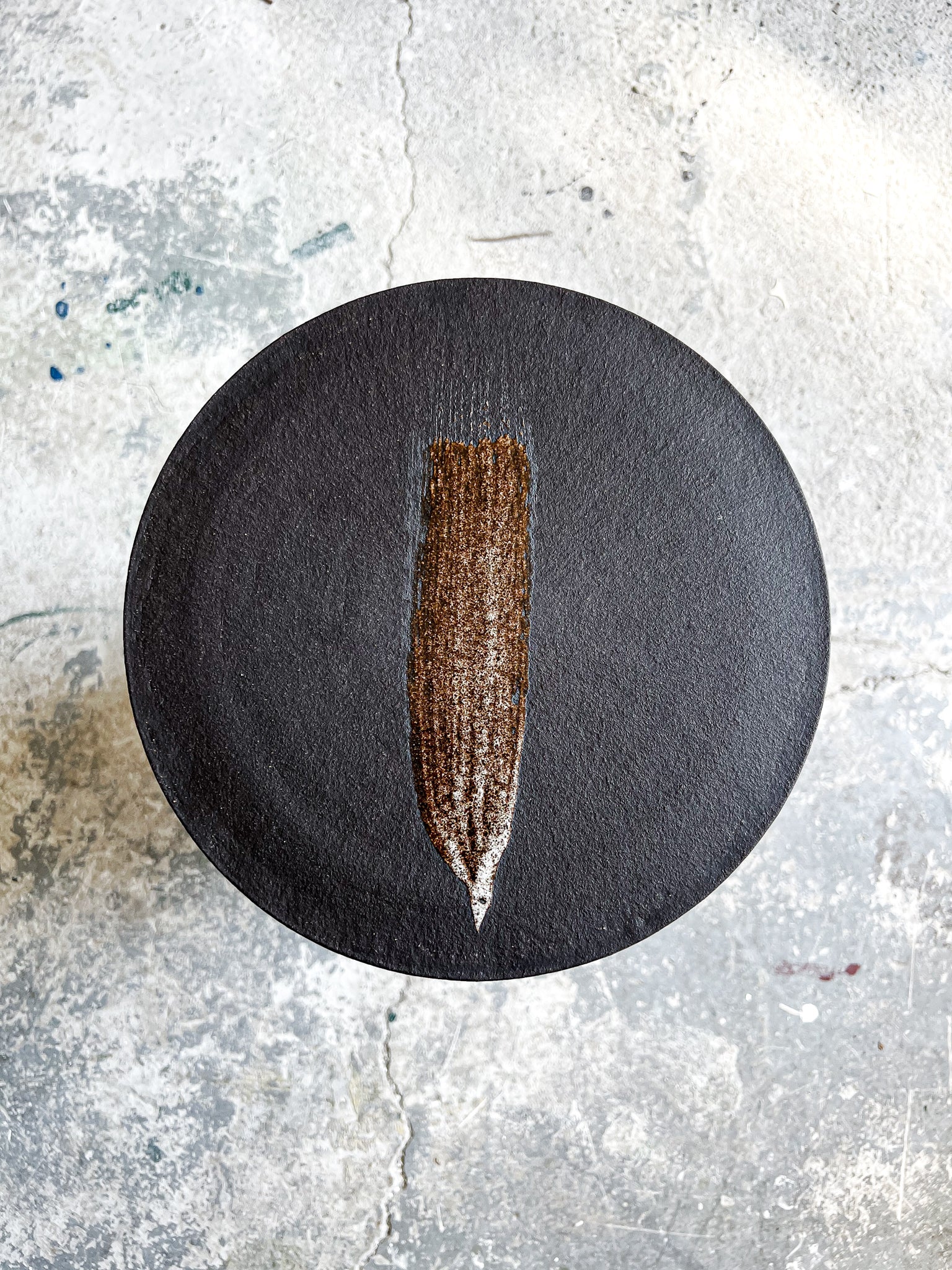 Serving flat plate with painting