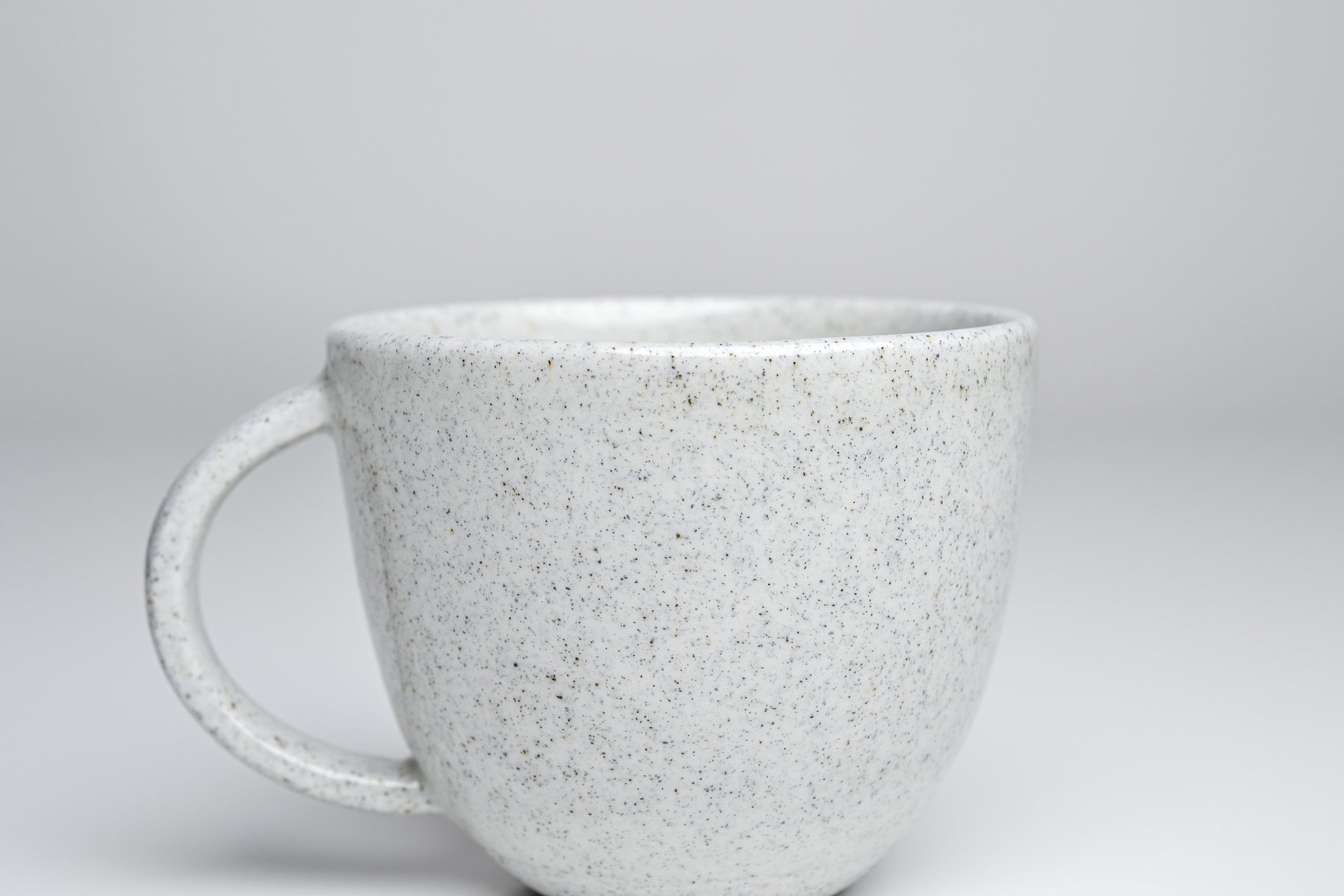 Simple cup with dots
