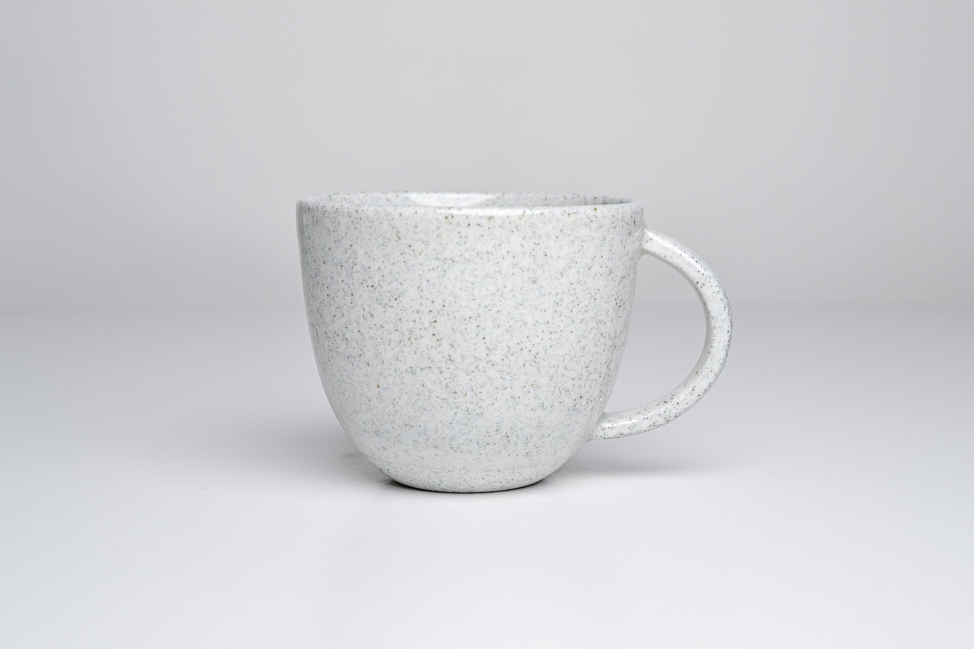 Simple cup with dots