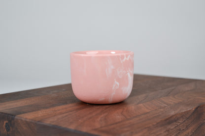 Nechte to plynout. Hrnek z růžového porcelánu - 80ml