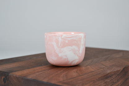 Nechte to plynout. Hrnek z růžového porcelánu - 80ml