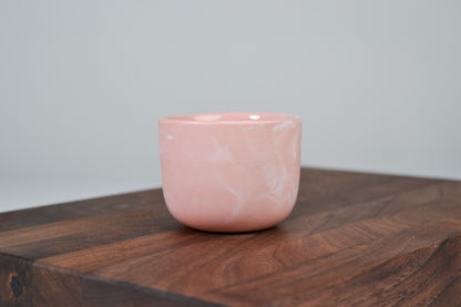 Nechte to plynout. Hrnek z růžového porcelánu - 80ml