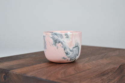 Nechte to plynout. Hrnek z růžového porcelánu - 80ml