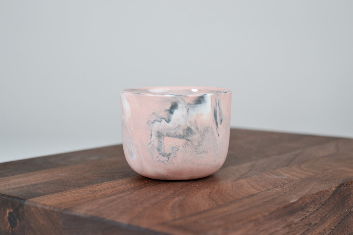Nechte to plynout. Hrnek z růžového porcelánu - 80ml
