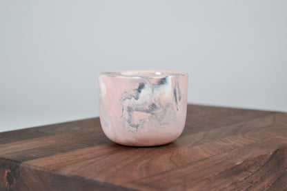 Nechte to plynout. Hrnek z růžového porcelánu - 80ml