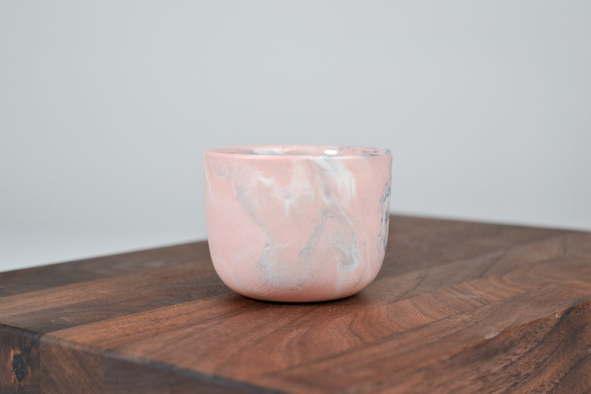 Nechte to plynout. Hrnek z růžového porcelánu - 80ml
