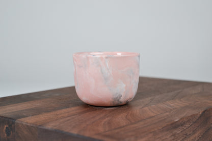 Nechte to plynout. Hrnek z růžového porcelánu - 80ml