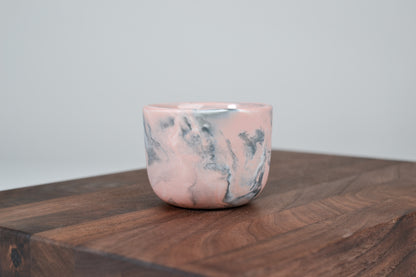 Nechte to plynout. Hrnek z růžového porcelánu - 80ml