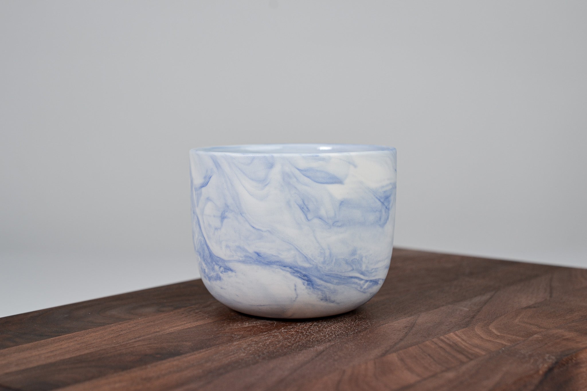 Kávový hrnek z porcelánu - Flow - modrý - 200 ml