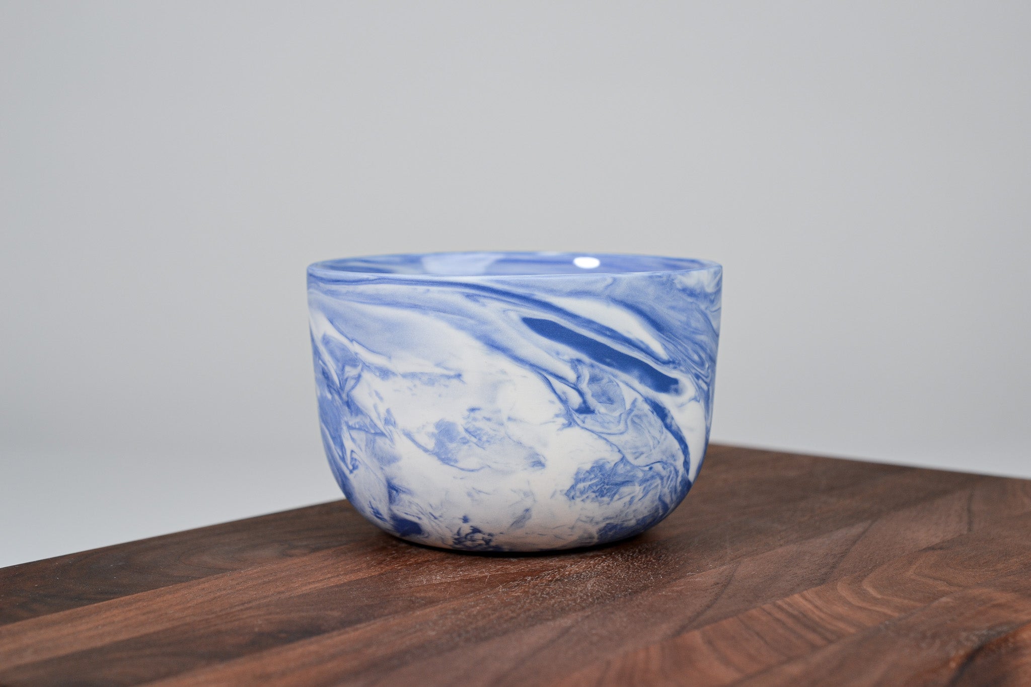 Kávový hrnek z porcelánu - Flow - 280 ml - modrý porcelán