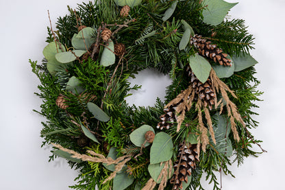 Vánoční věnec - eukalyptus a šišky