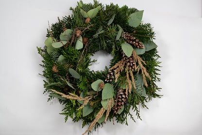 Vánoční věnec - eukalyptus a šišky