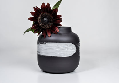 Simple vase, black porcelain with white line 