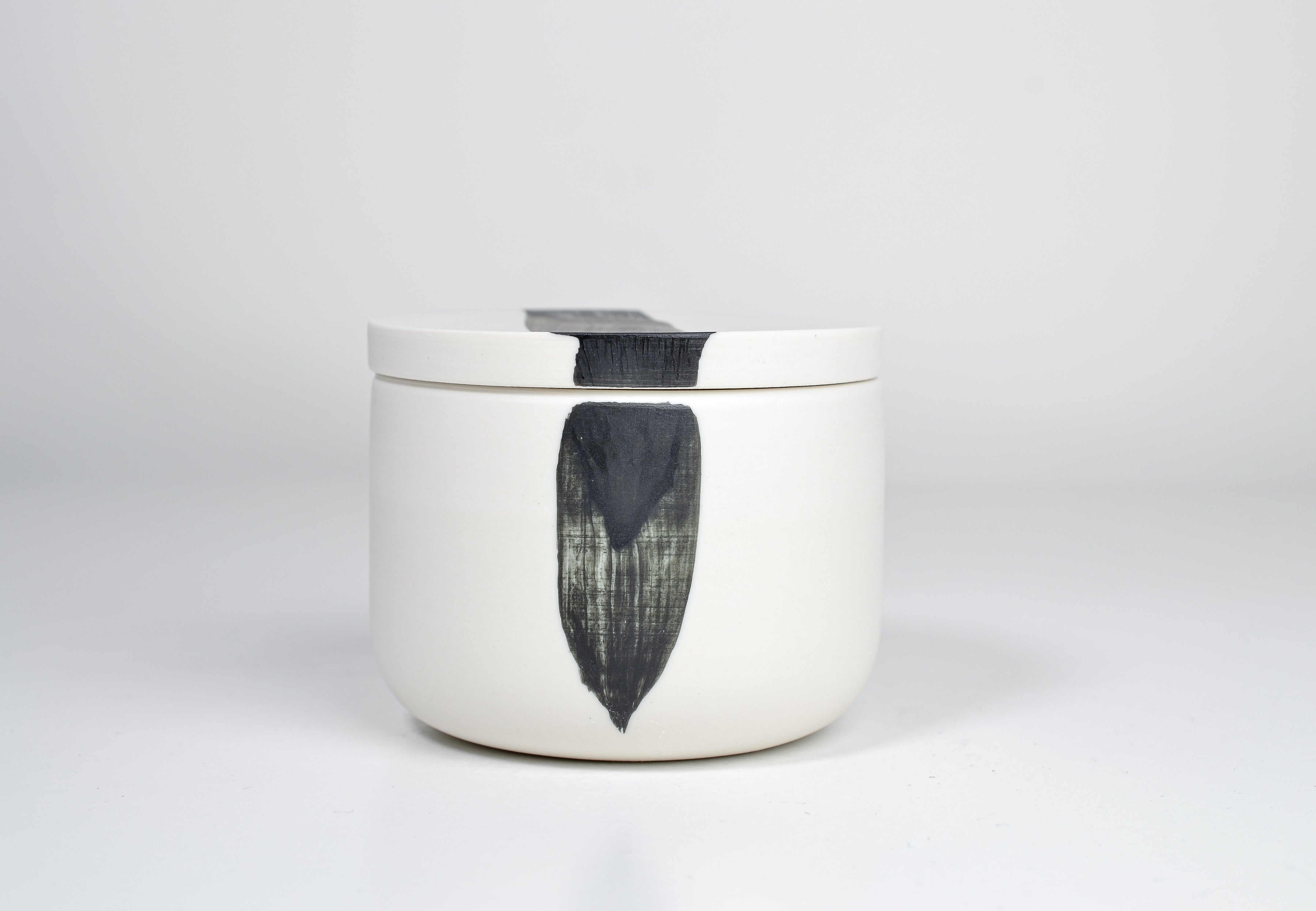 Simple sugar jar, black lines, 300ml cup with a lid