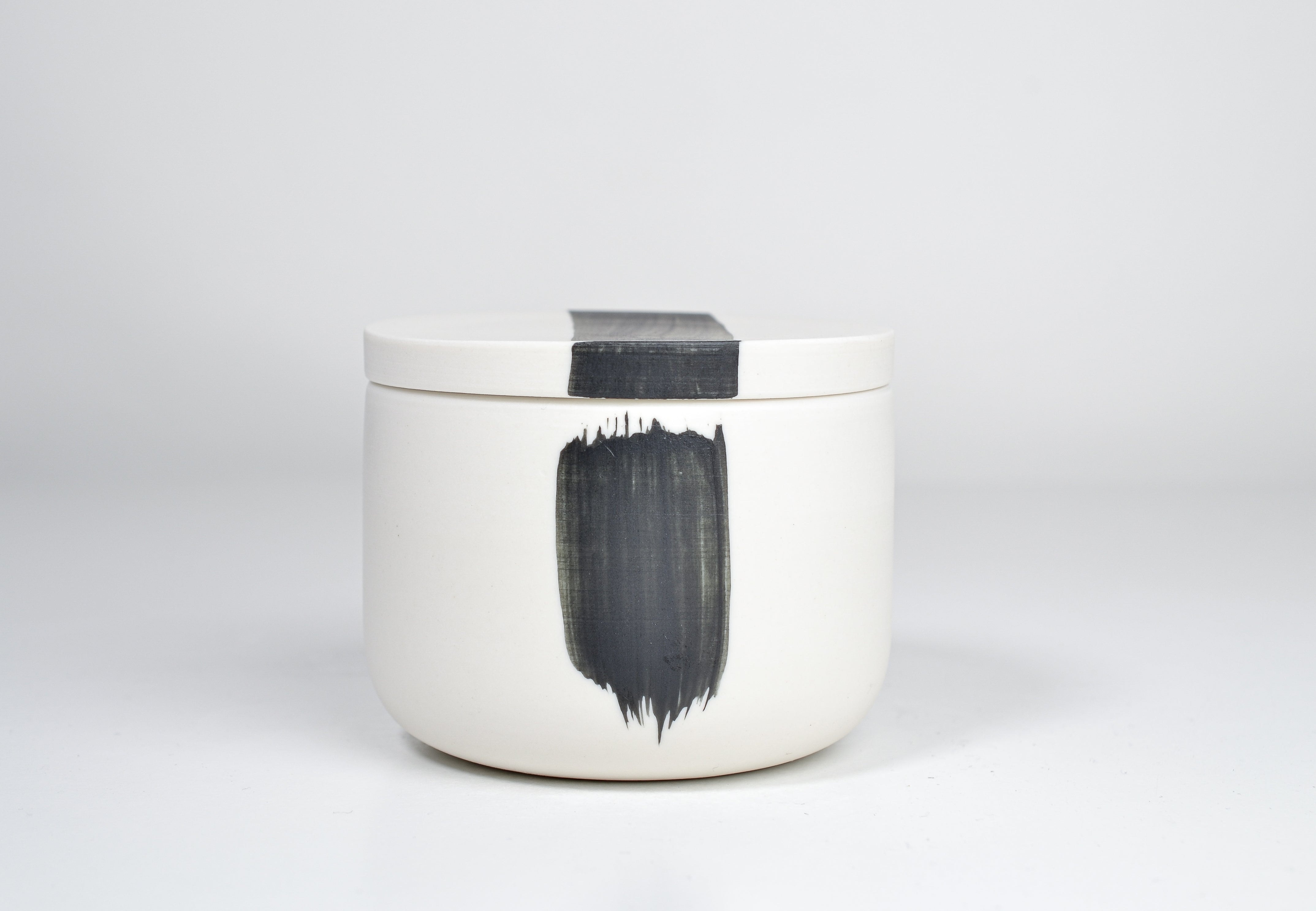 Simple sugar jar, black lines, 300ml cup with a lid