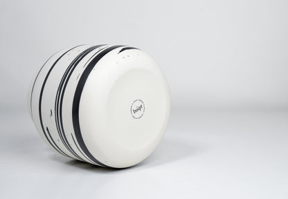 Simple vase, porcelain with black lines 