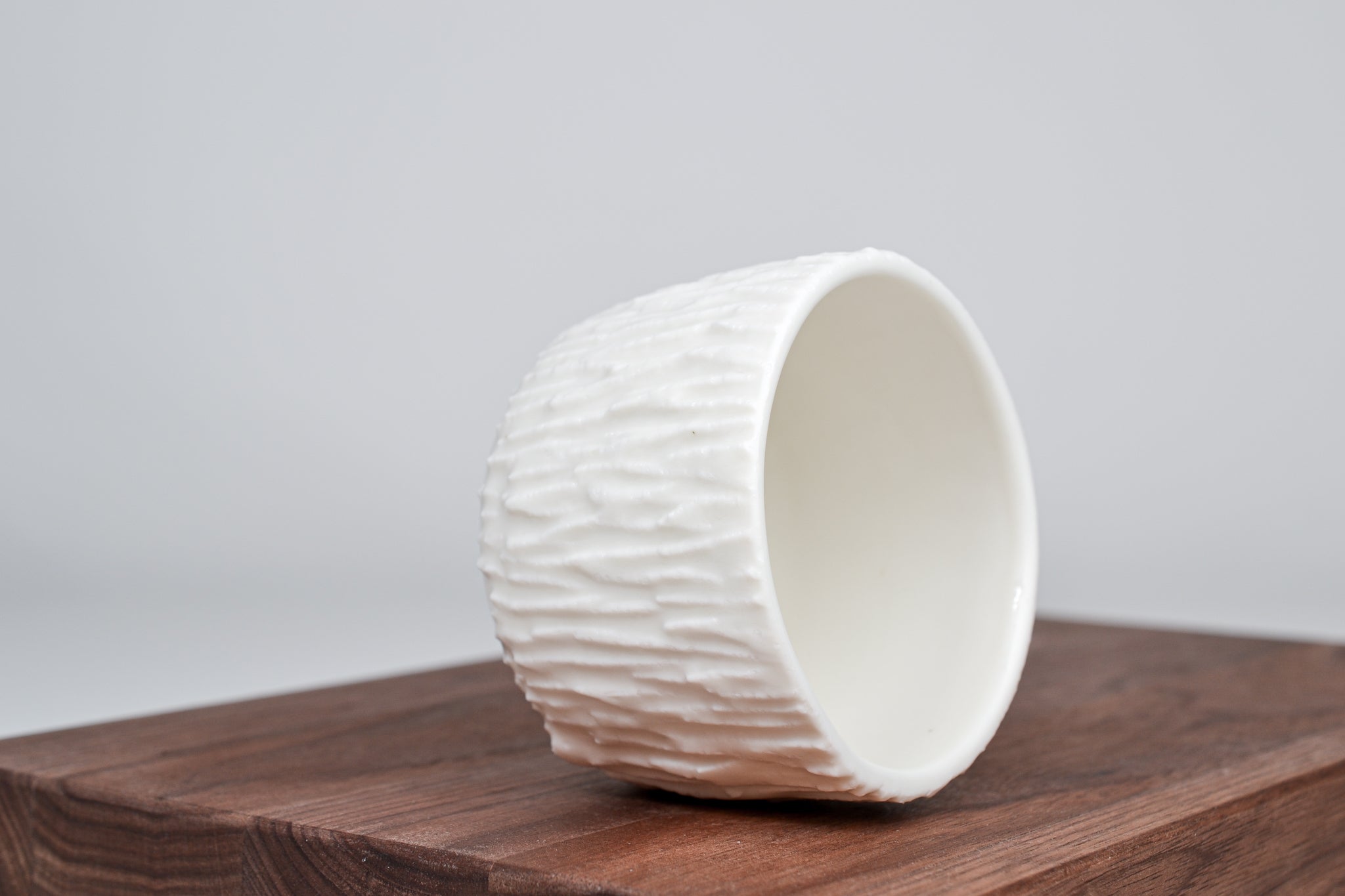 Structured coffee cup, white bark