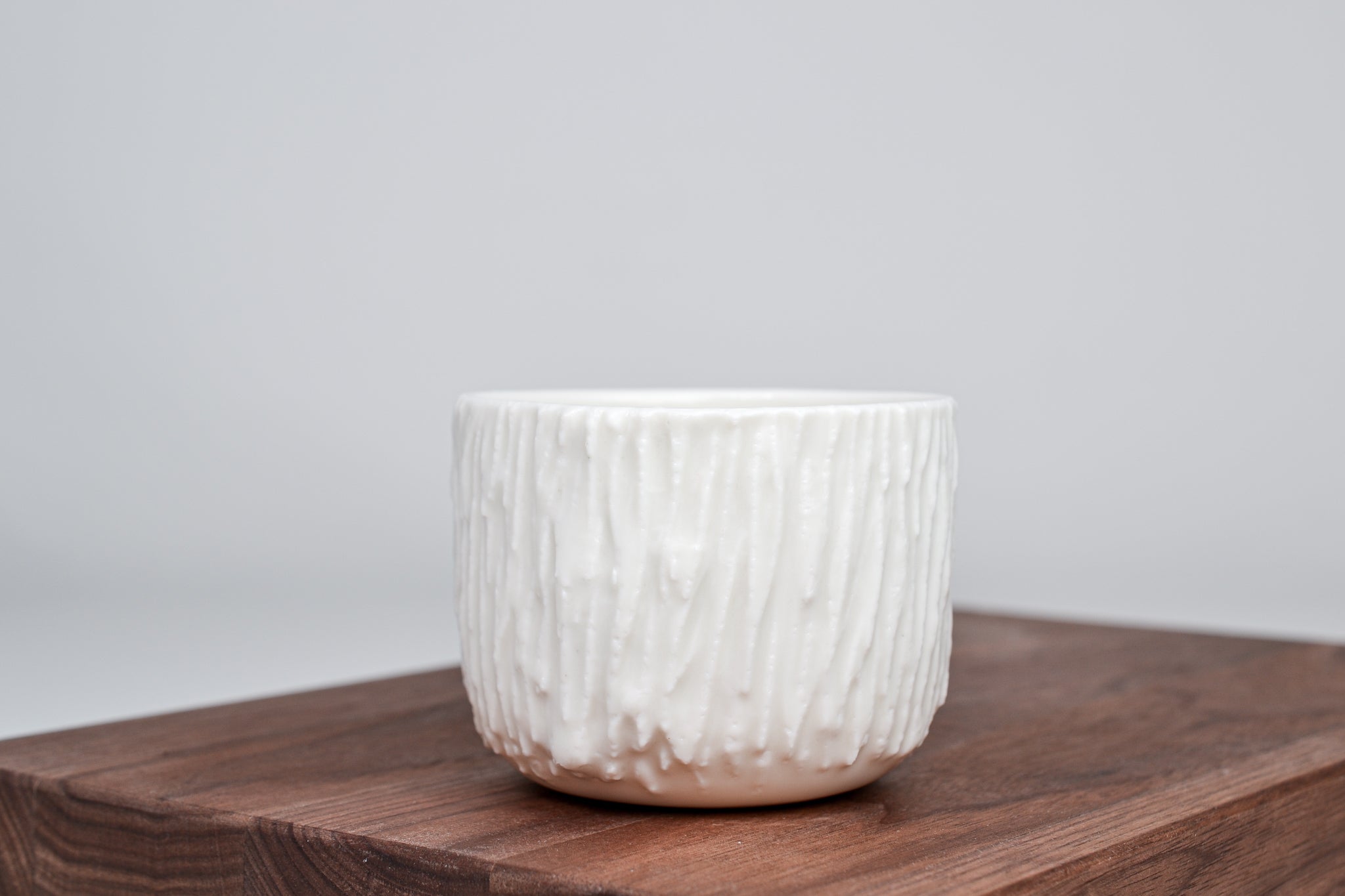 Structured coffee cup, white bark