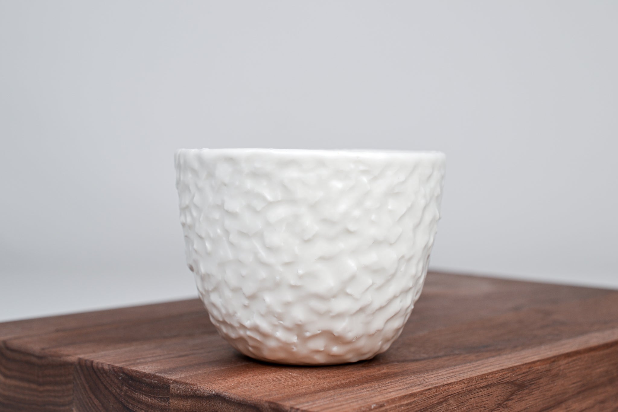 Structured coffee cup, off white