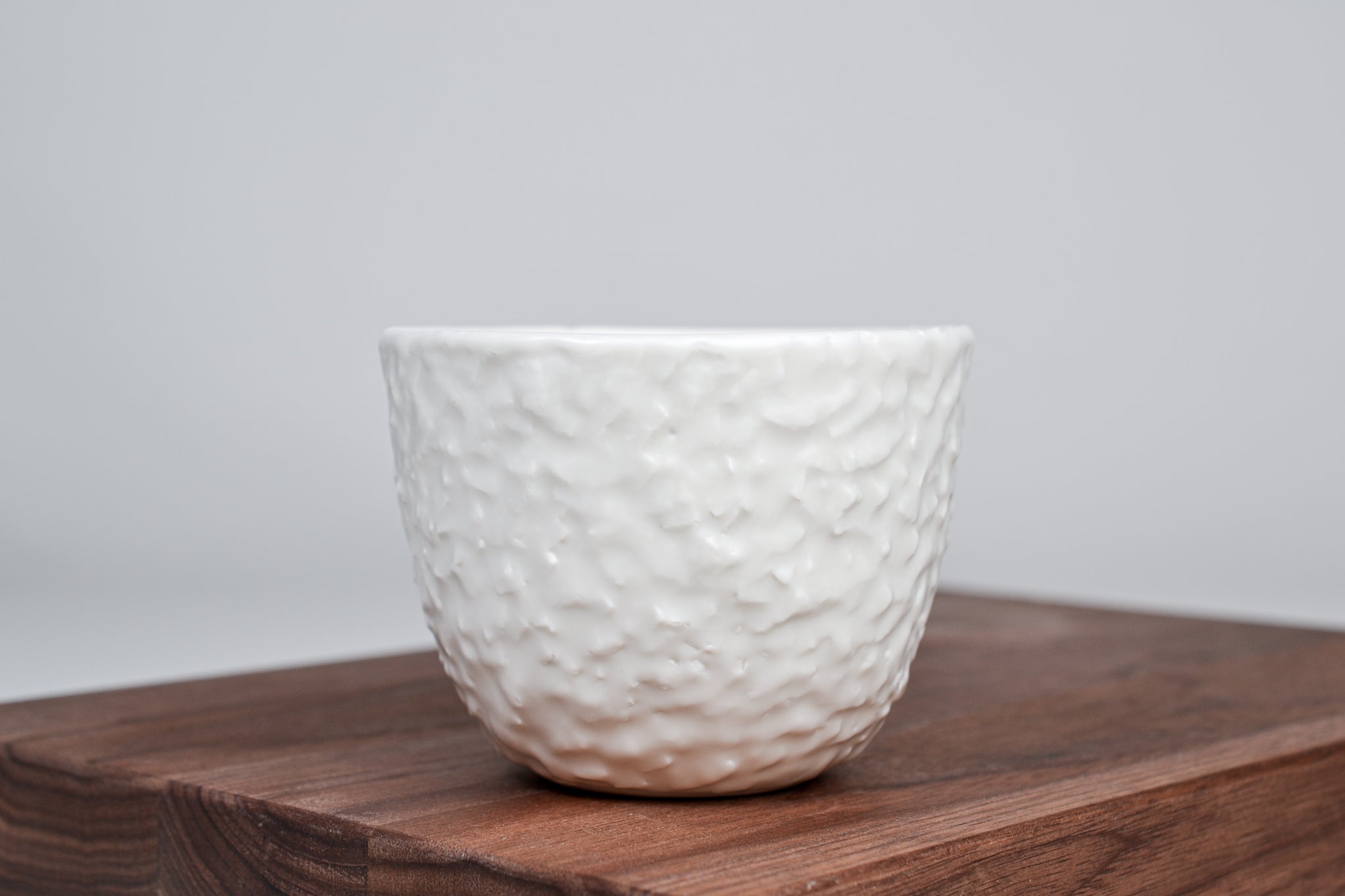 Structured coffee cup, off white