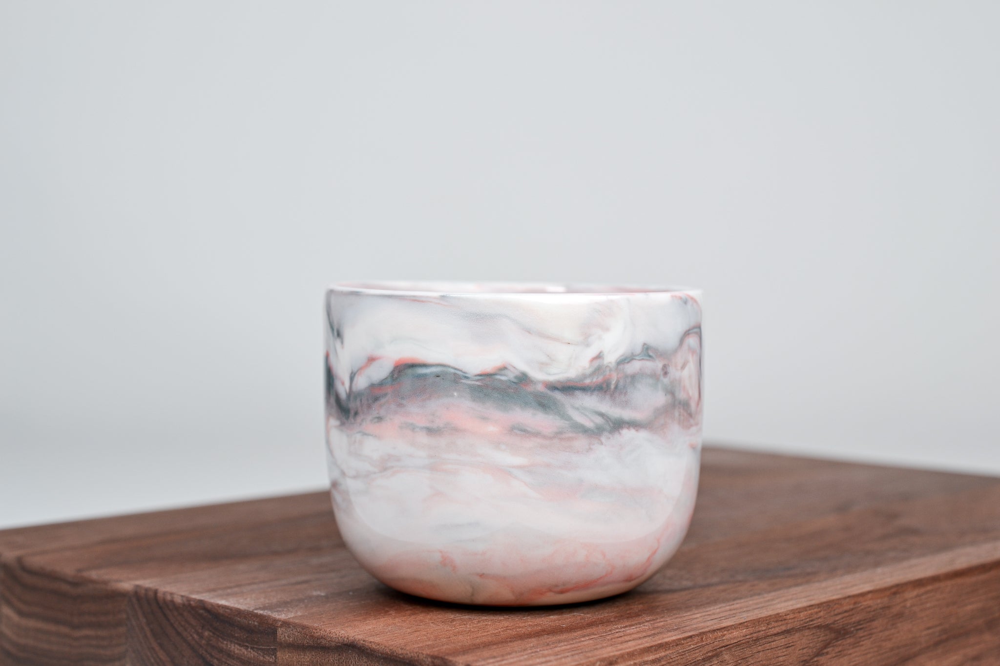 Let it flow. Porcelain coffee cup. 200ml glossy version