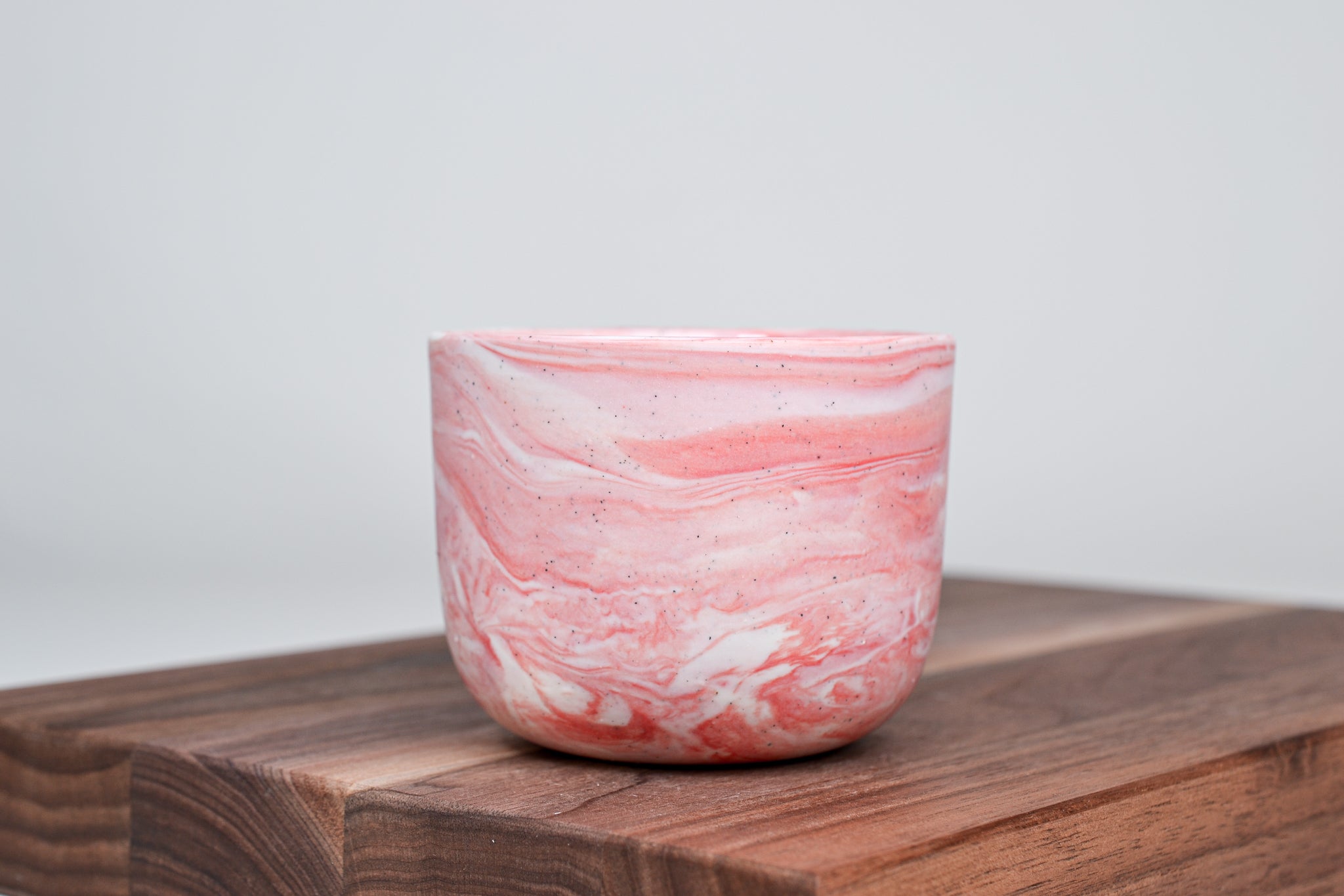 Nechte to plynout. Hrnek z růžového porcelánu - 200ml