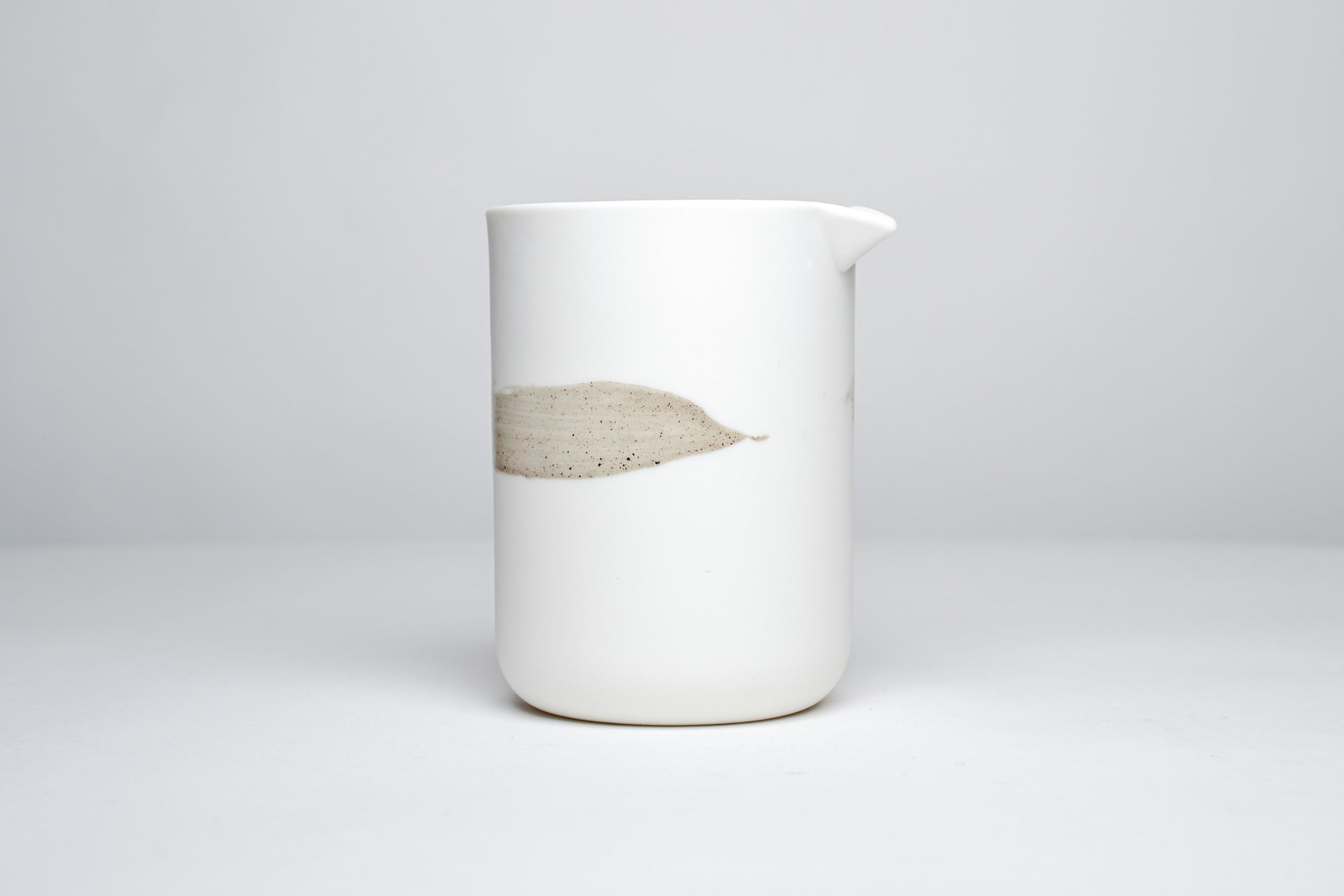 Simple jug with cup, ash gray line