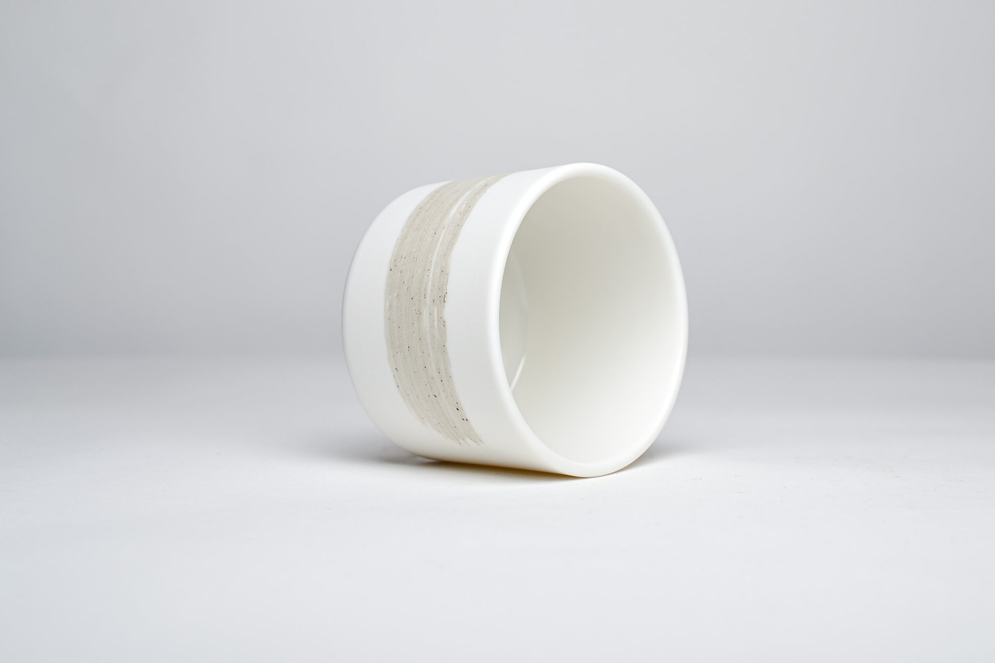 Simple jug with cup, ash gray line