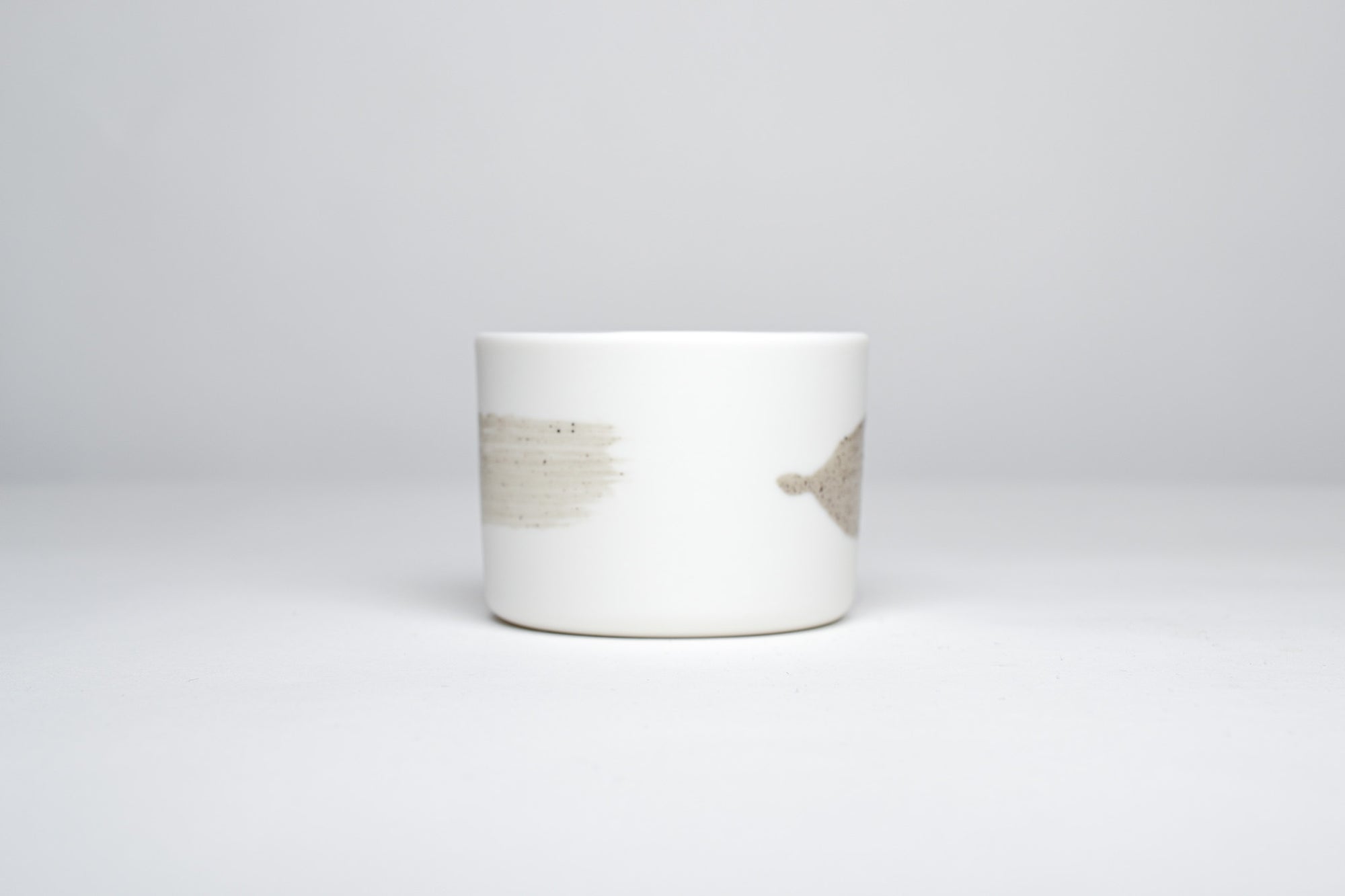Simple jug with cup, ash gray line