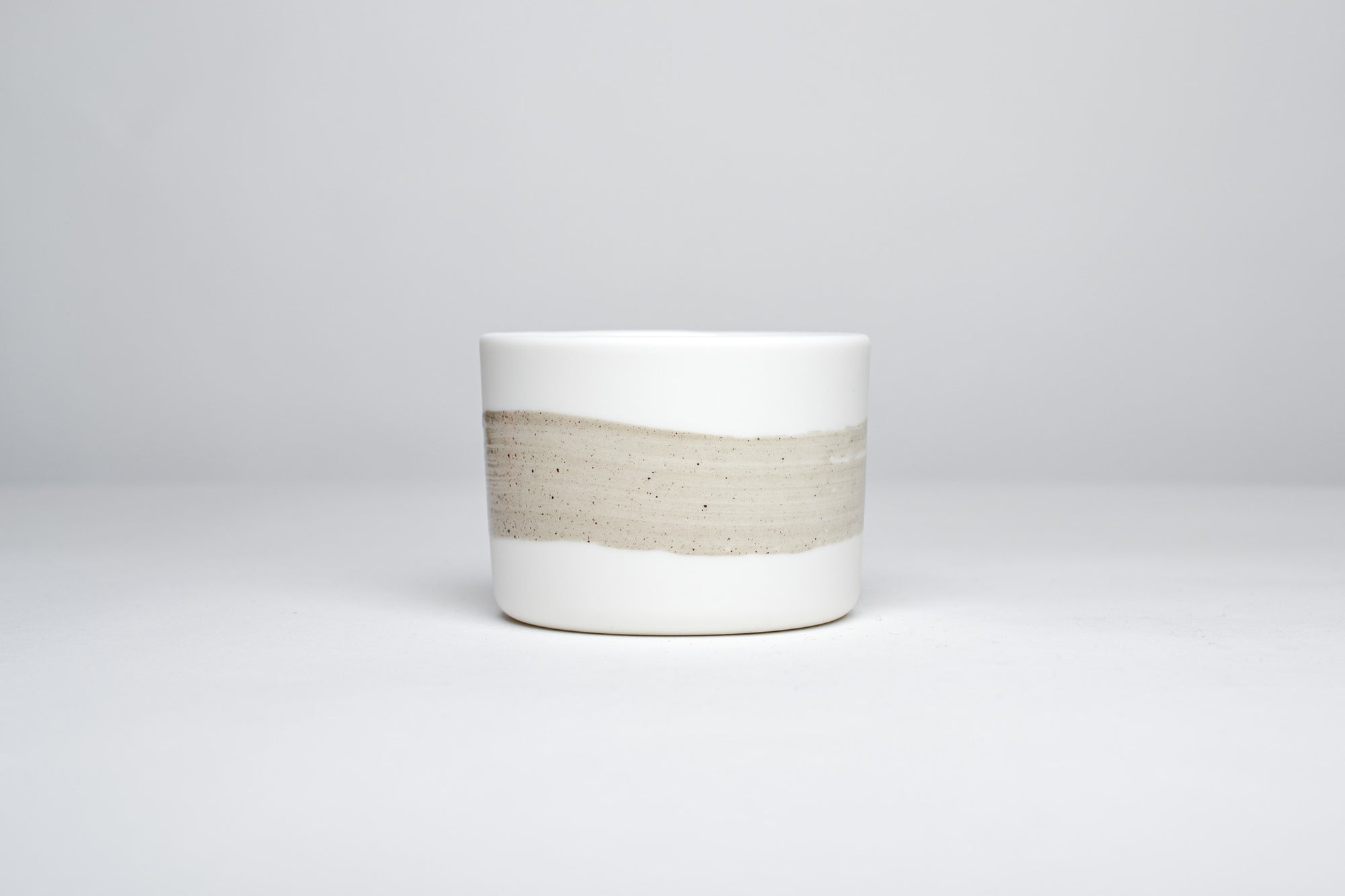 Simple jug with cup, ash gray line