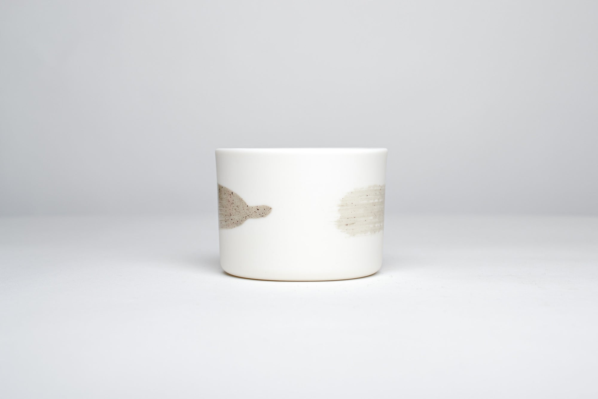 Simple jug with cup, ash gray line