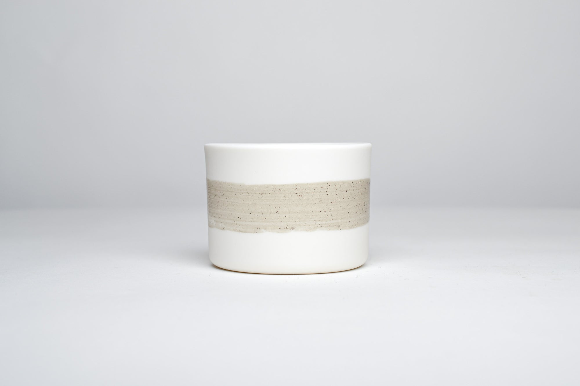 Simple jug with cup, ash gray line