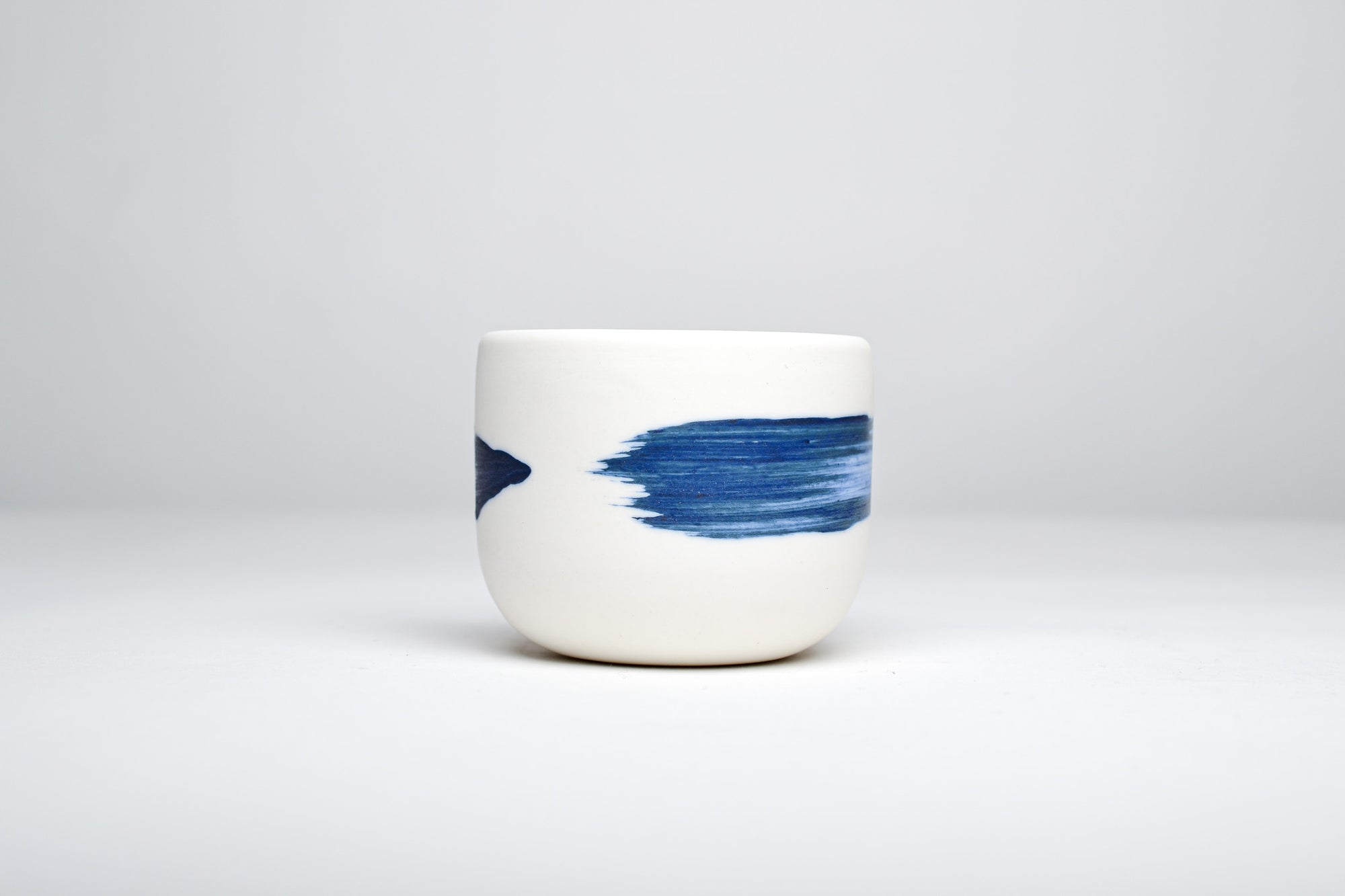 Simple cup, blue line