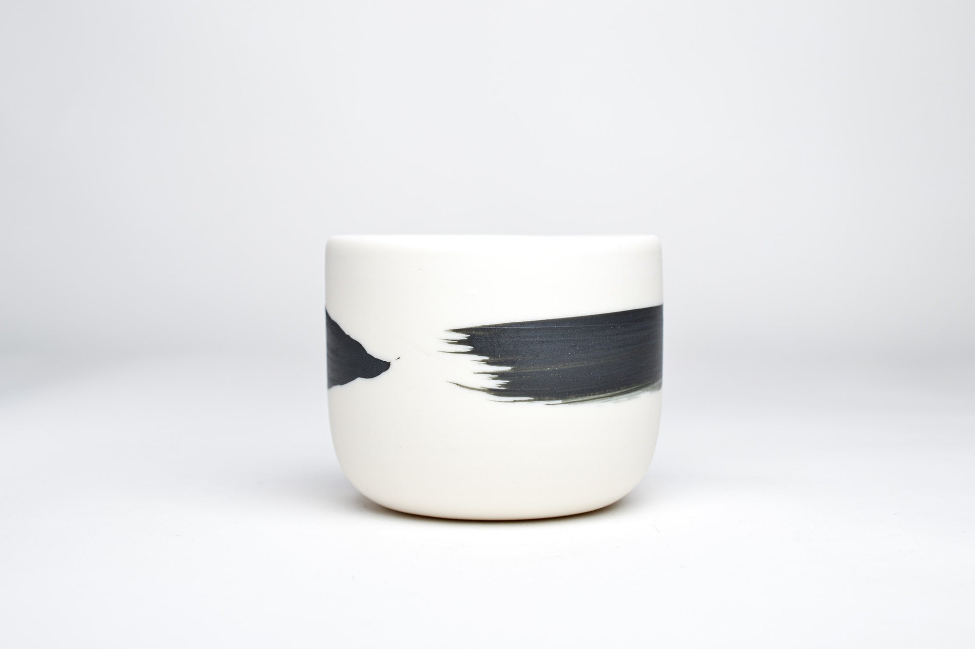 Simple cup, black line