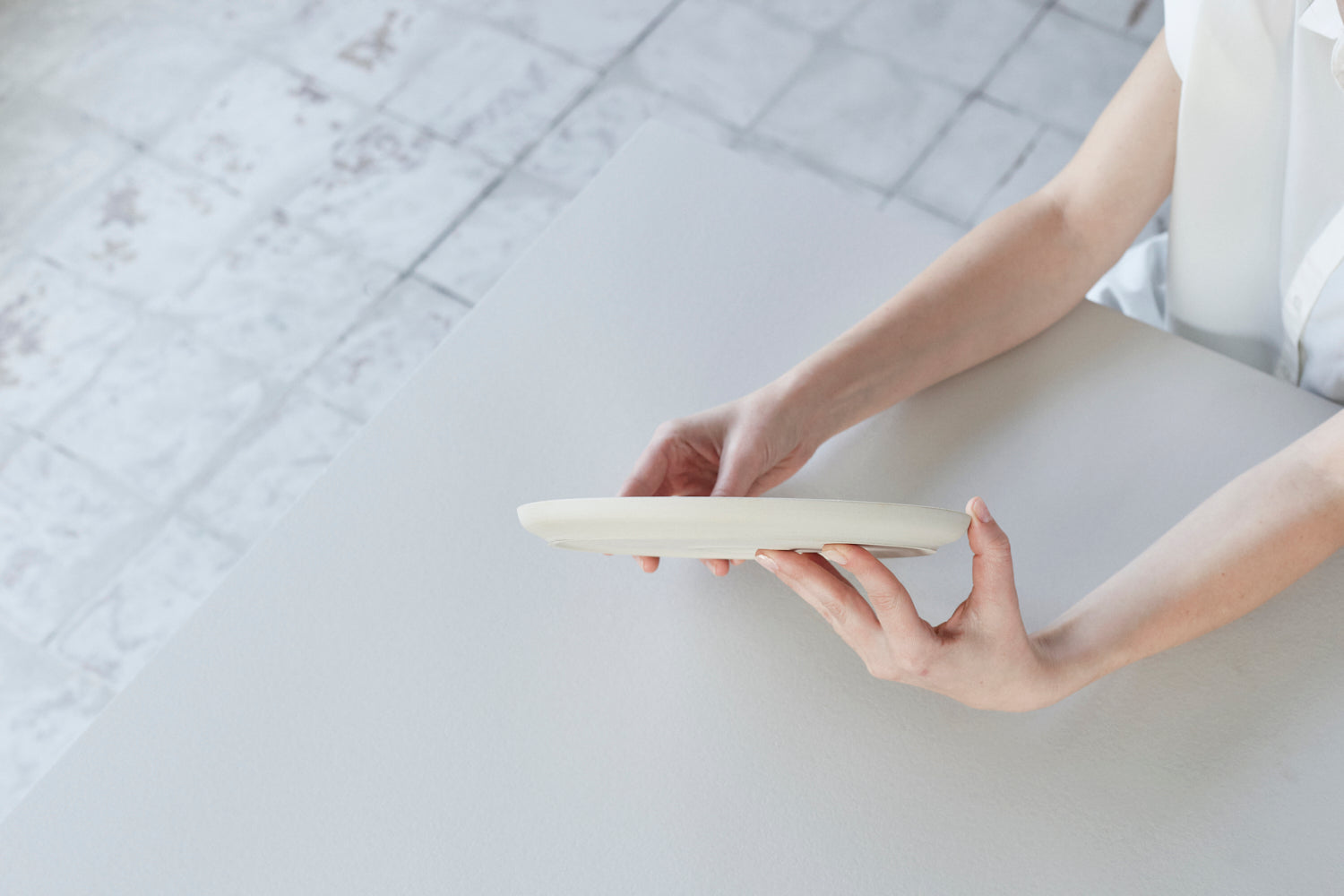 Ceramic plate - beige&white