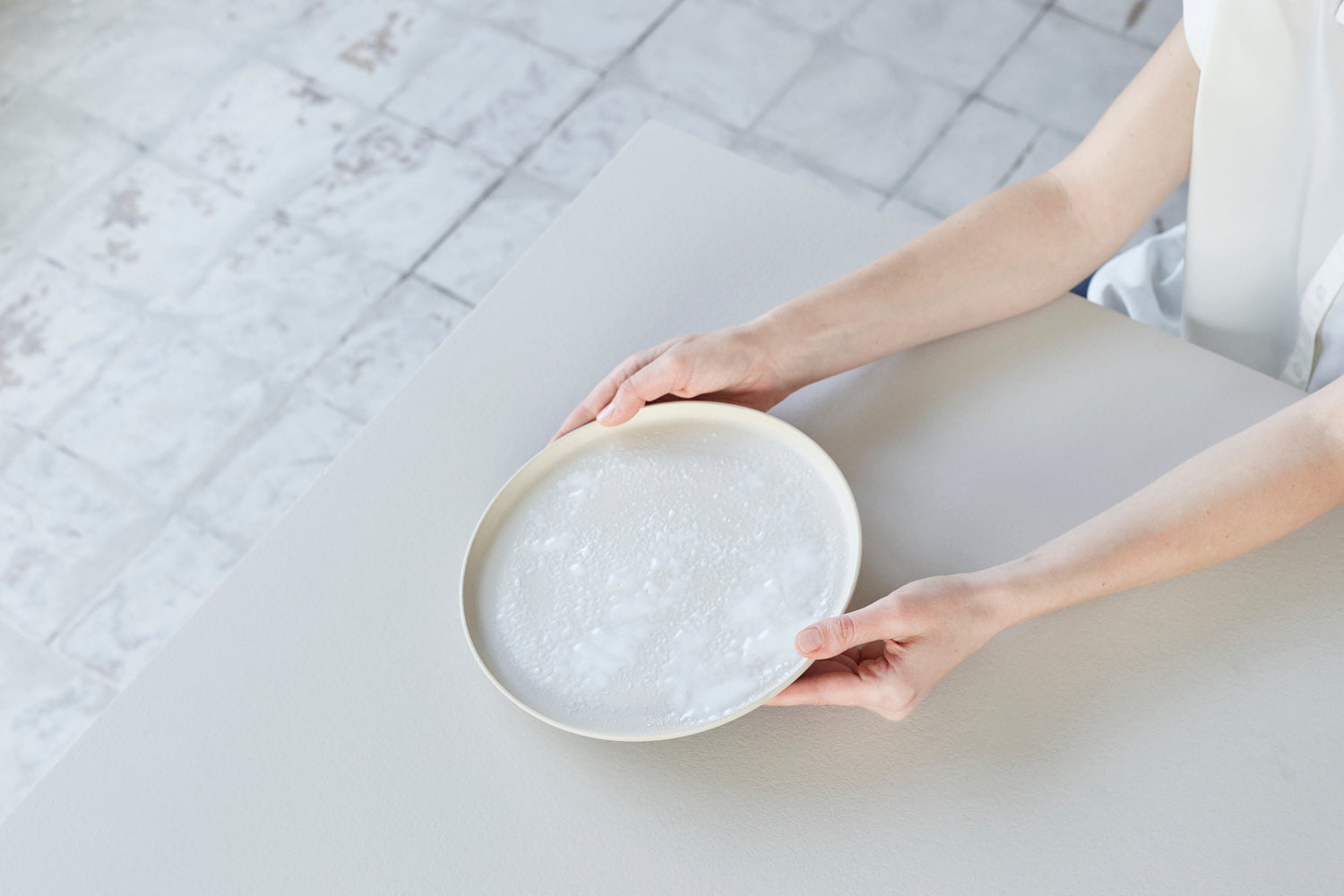 Ceramic plate - beige&white