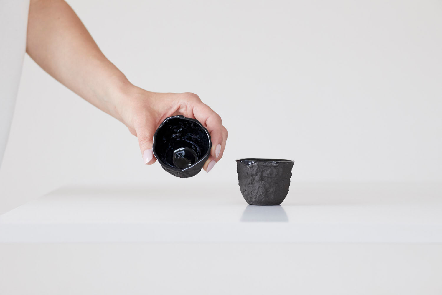 Stone age cup - black