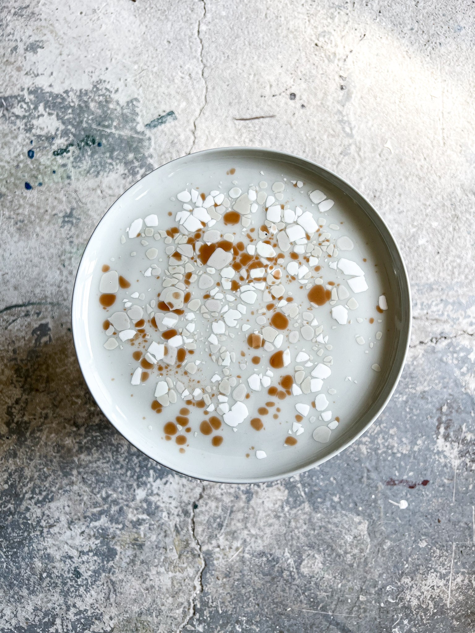 Porcelain terrazzo plate